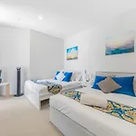 Cozy Home In Burwood 2B1B