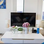 Cozy Home In Burwood 2B1B