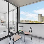Cozy Home In Burwood 2B1B